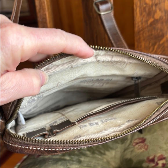 Brown Crossbody Bag with Adjustable Strap and Smooth Leather Finish - Picture 2 of 6